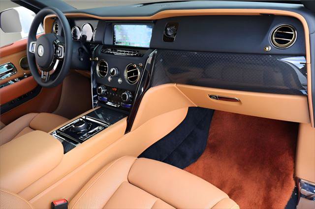 Certified 2023 Rolls-Royce Cullinan Black Badge AWD/4WD image 29