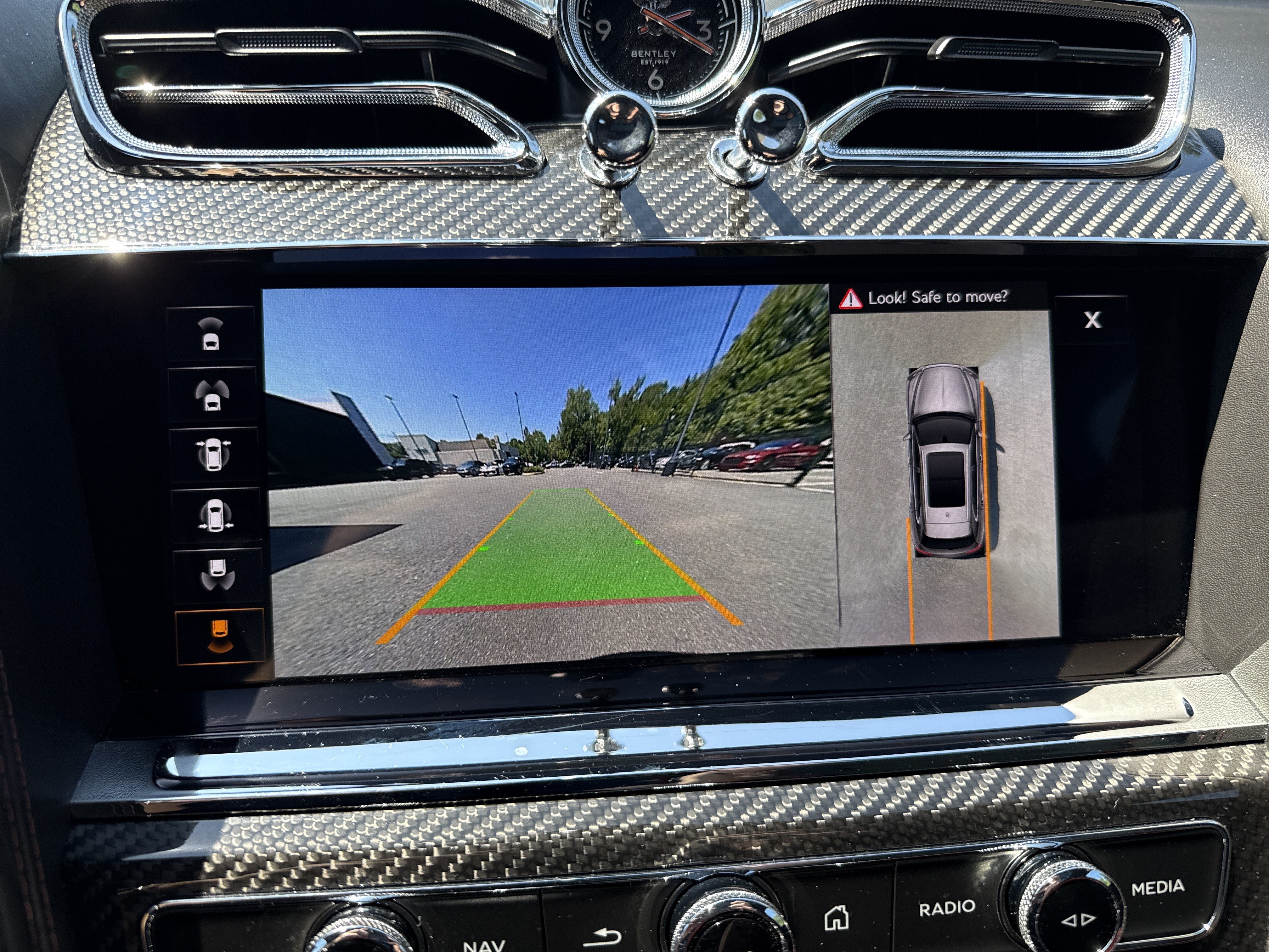 Used 2022 Bentley Bentayga AWD/4WD image 24