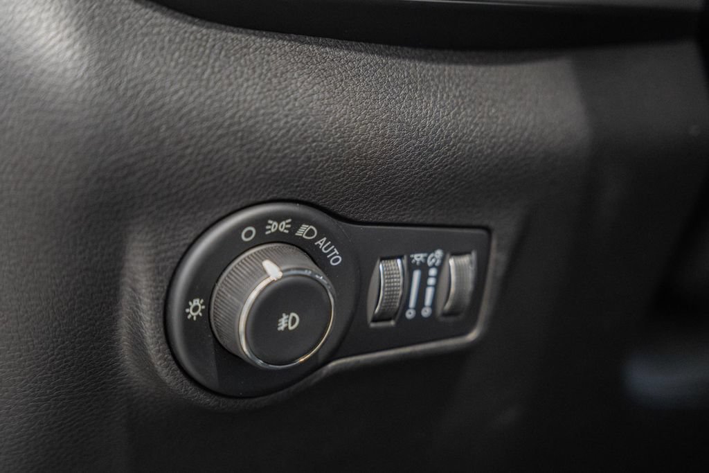 Certified 2023 Jeep Compass Latitude AWD/4WD image 39