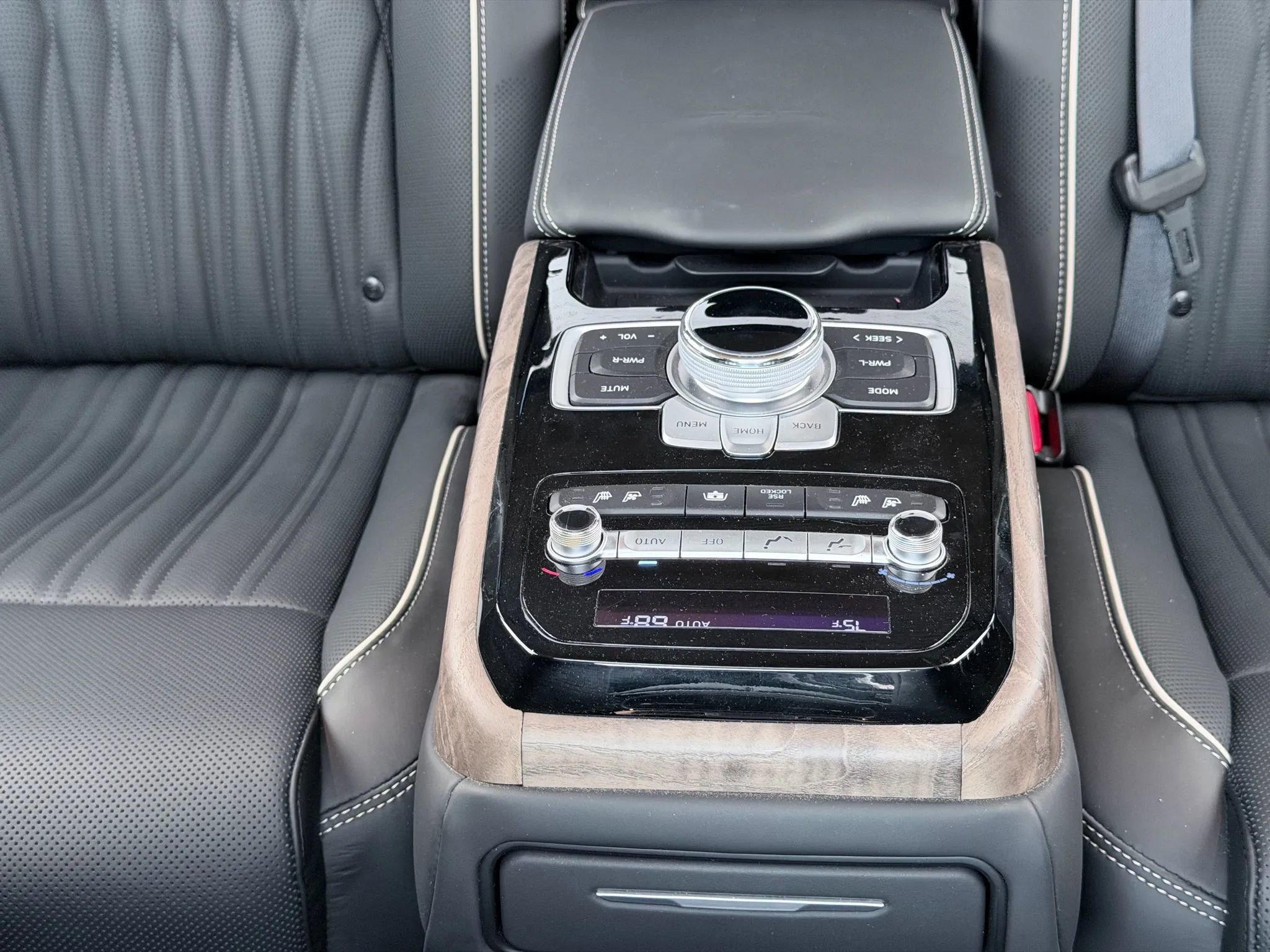 Used 2021 Genesis G90 5.0 Ultimate image 40