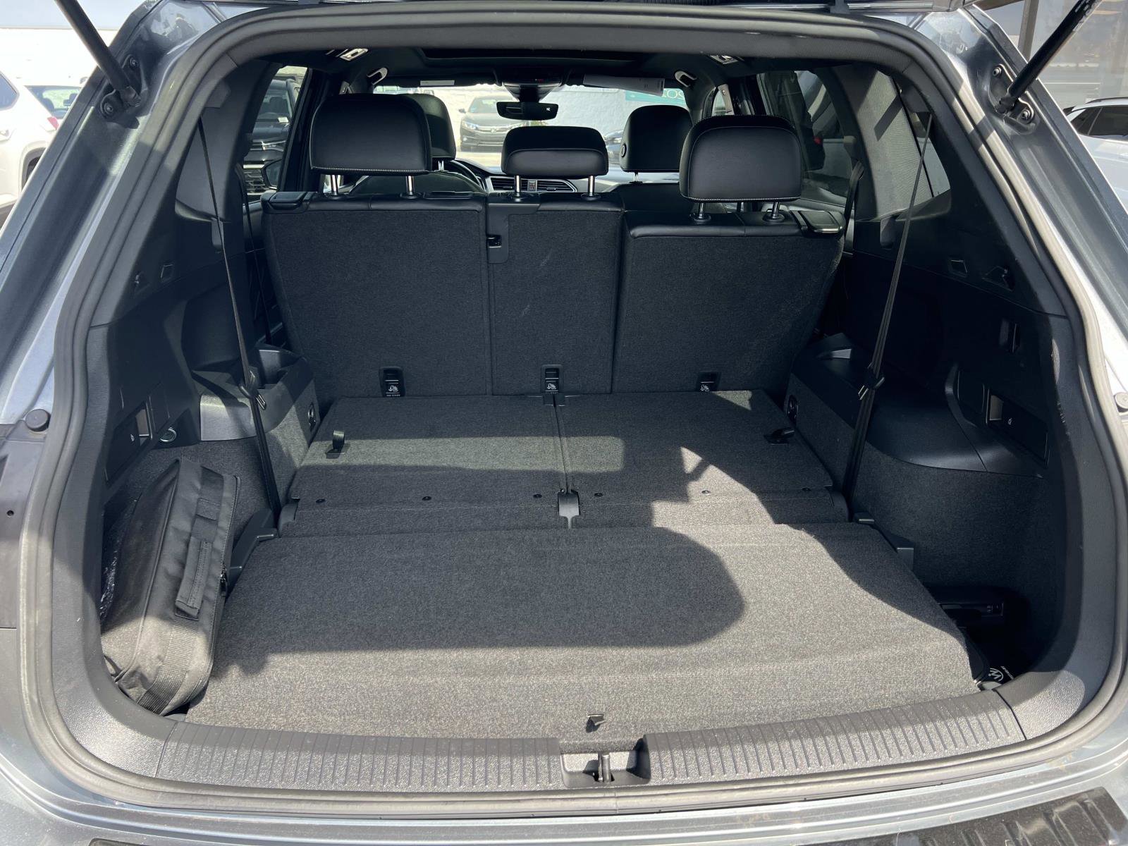 Certified 2023 Volkswagen Tiguan SE R-Line image 25