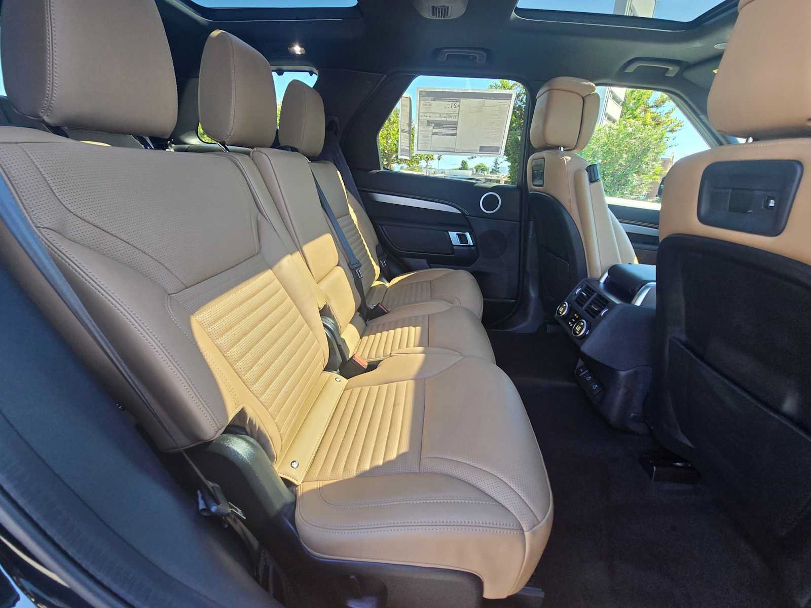 New 2026 Land Rover Discovery Dynamic SE AWD/4WD image 12