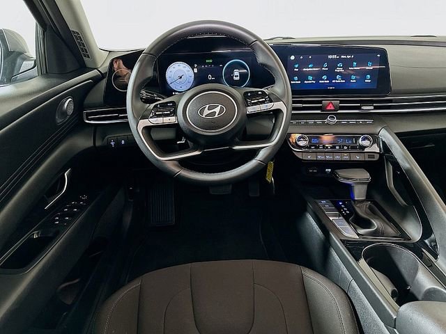 Used 2024 Hyundai Elantra SEL w/ Convenience Package FWD image 24