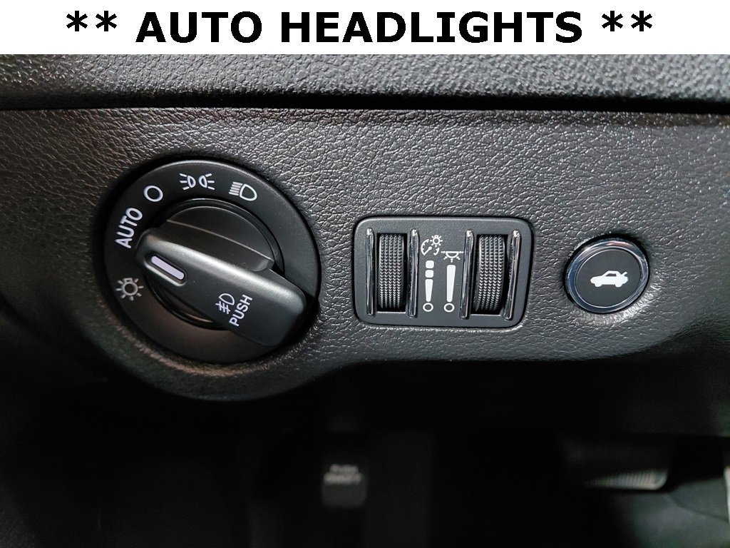 Certified 2019 Dodge Charger SXT w/ Cold Weather Package image 15