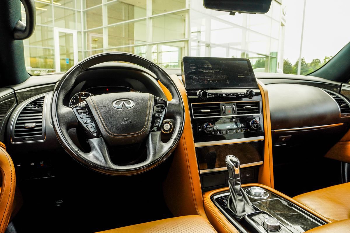 Used 2023 INFINITI QX80 Sensory w/ All-Season Package image 16