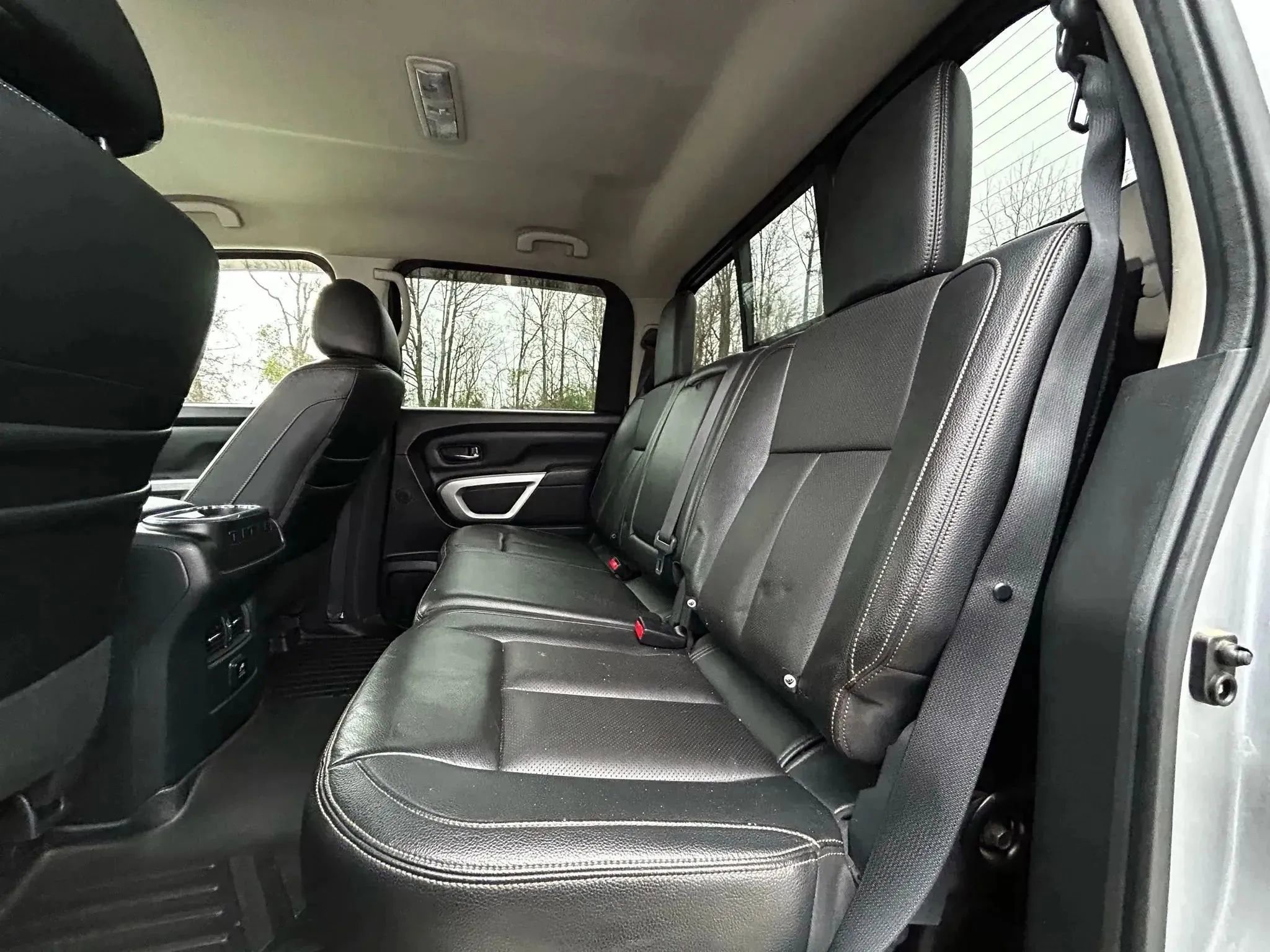 Used 2017 Nissan Titan SL image 37