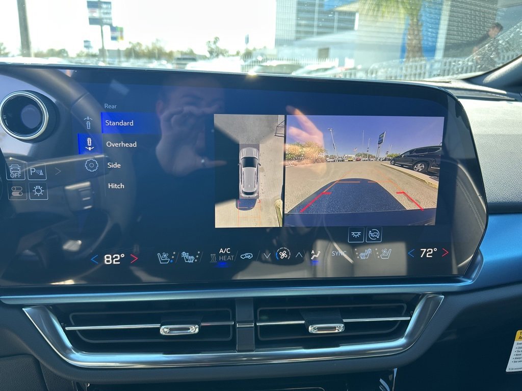 Used 2025 Chevrolet Equinox EV LT w/ Convenience Package II image 23