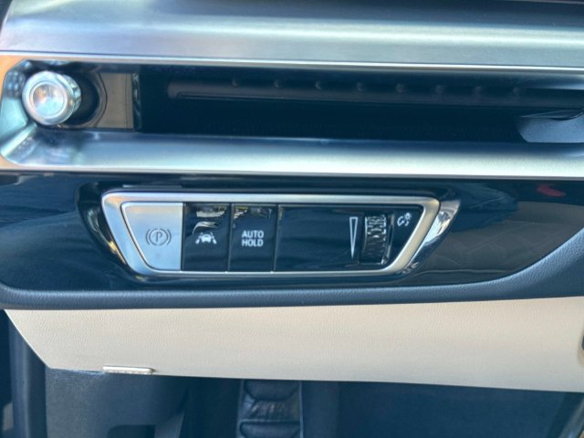 Certified 2026 Cadillac Lyriq Signature Luxury w/ Nappa Leather Package AWD/4WD image 30