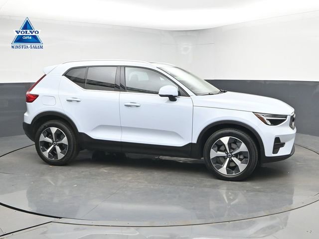 Used 2024 Volvo XC40 B5 Core