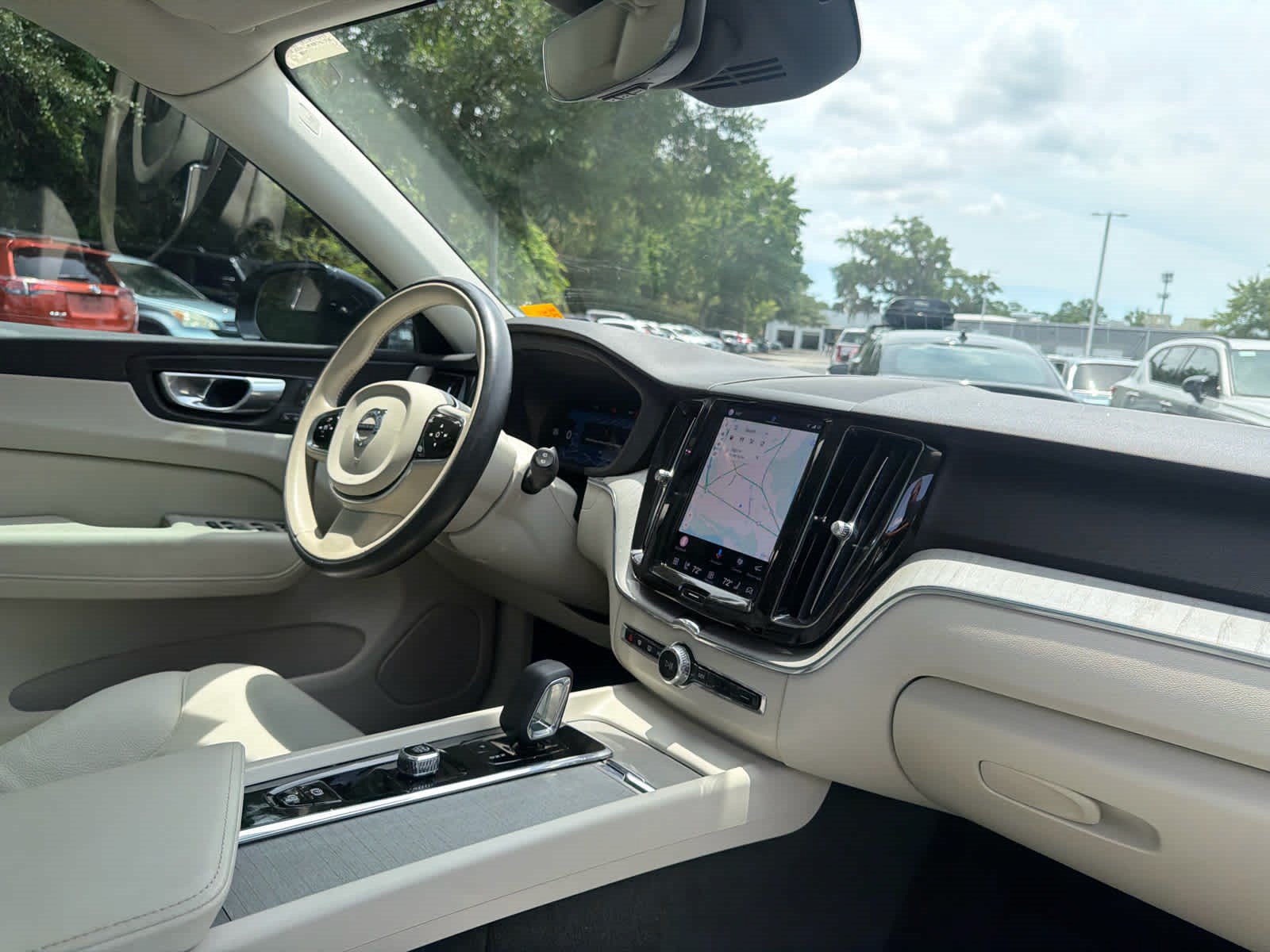 Used 2024 Volvo XC60 B5 Plus w/ Protection Package Premier AWD/4WD image 26
