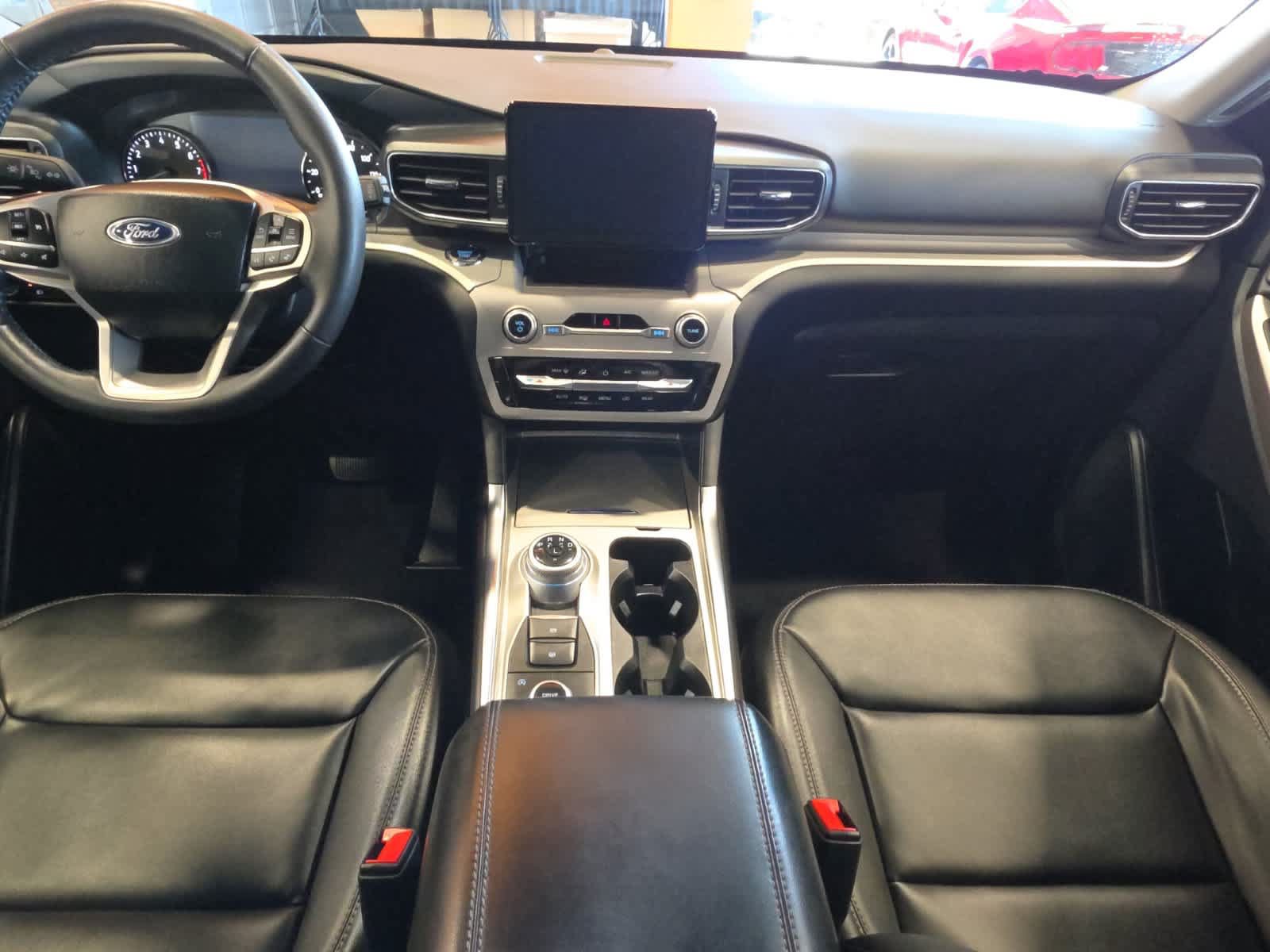 Used 2023 Ford Explorer XLT w/ Equipment Group 202A AWD/4WD image 28