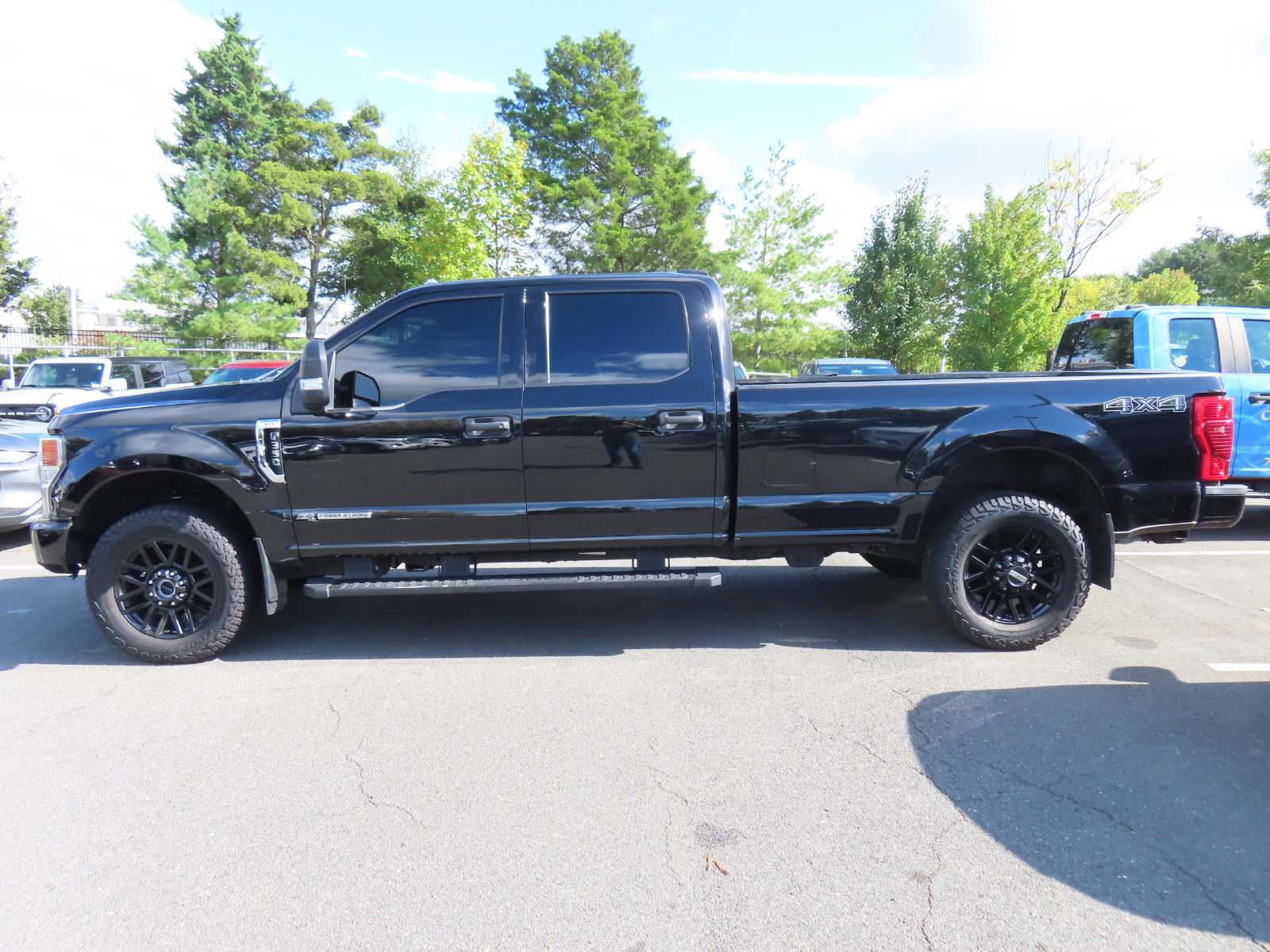 Used 2022 Ford F350 XLT w/ Black Appearance Package AWD/4WD image 7