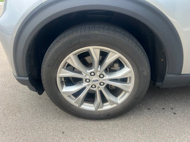 Used 2023 Ford Explorer XLT w/ Equipment Group 202A AWD/4WD image 8