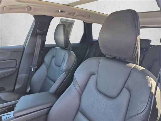 Used 2021 Volvo XC60 T5 Momentum w/ Premium Package FWD image 28