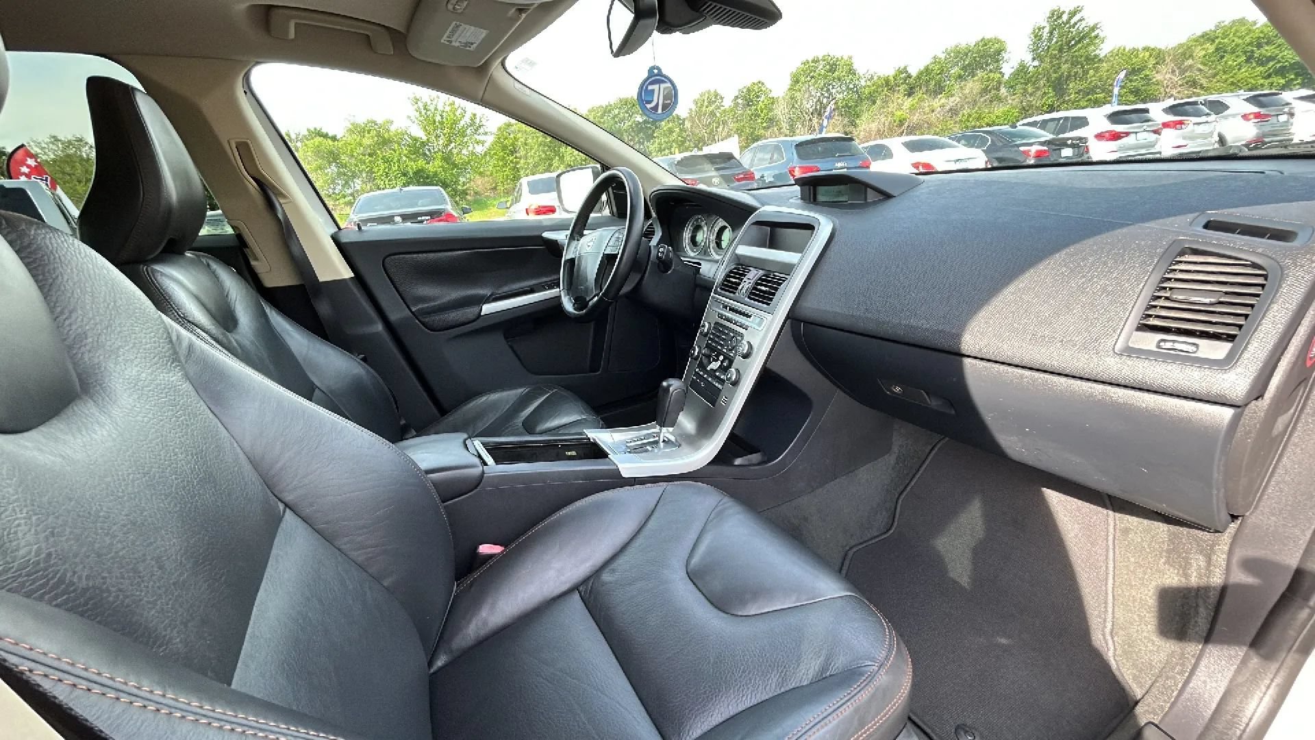 Used 2010 Volvo XC60 T6 AWD/4WD image 37