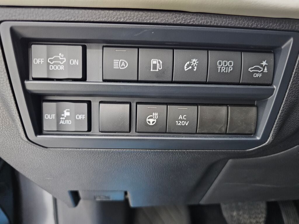 Used 2025 Toyota Tundra Capstone AWD/4WD image 27