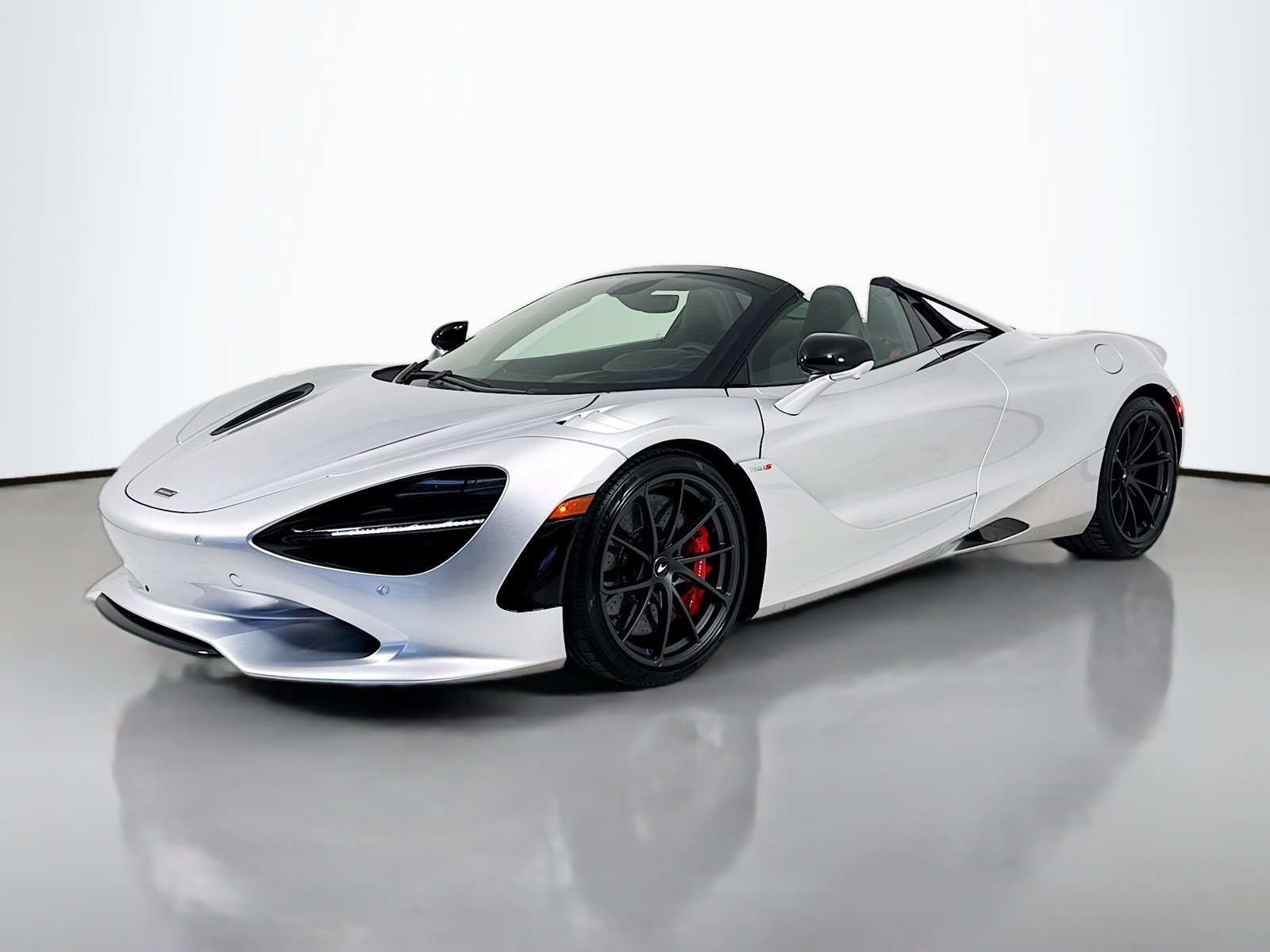 Used 2026 McLaren 750S Spider RWD image 3