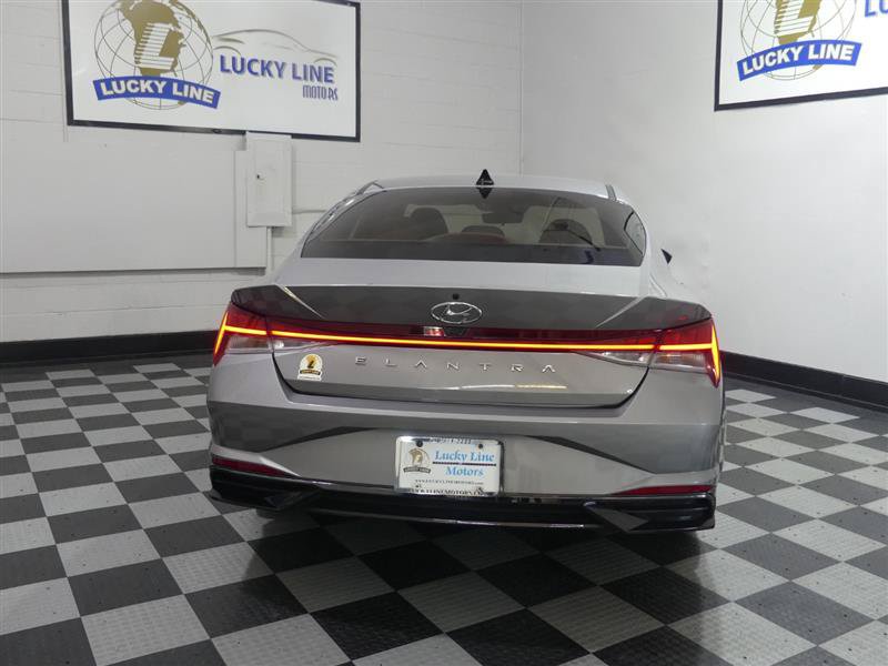 Used 2022 Hyundai Elantra SEL w/ Convenience + Premium Package FWD image 8