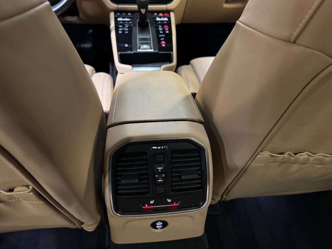 Used 2024 Porsche Macan w/ Premium Plus Package image 39