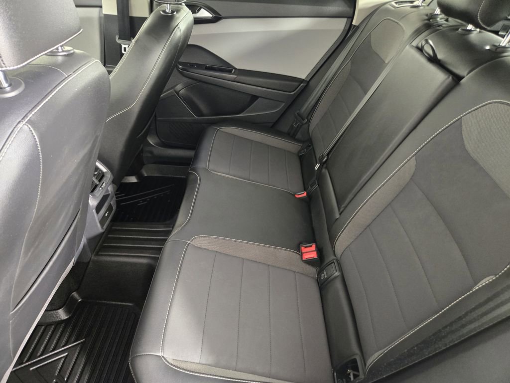Used 2023 Volkswagen Taos SE w/ Panoramic Sunroof Package FWD image 33