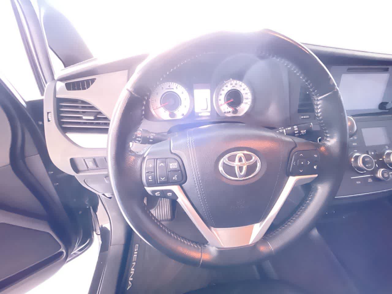 Used 2015 Toyota Sienna SE FWD image 14