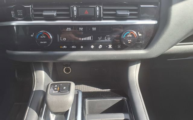 Used 2025 Nissan Pathfinder SV image 26