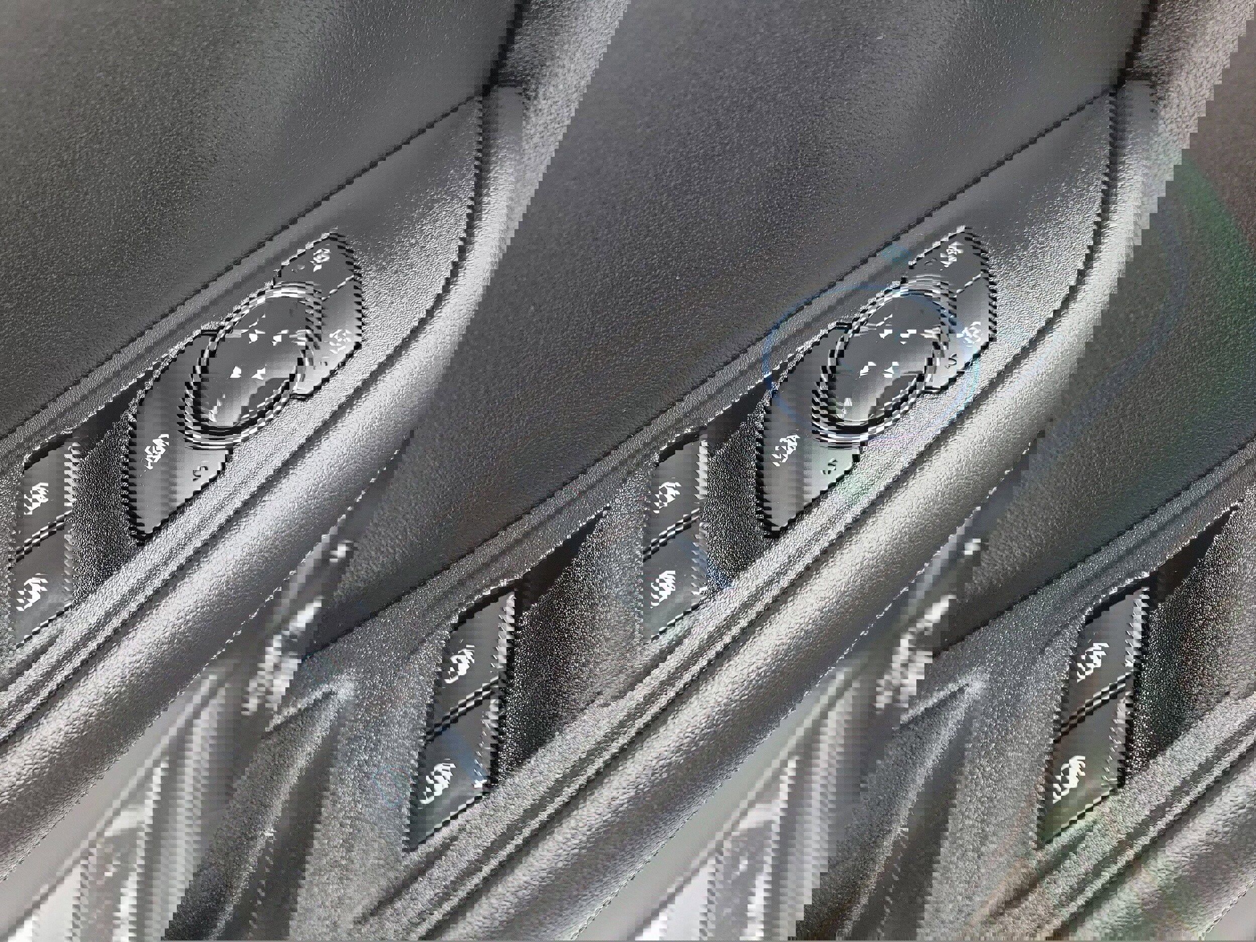 Used 2024 Ford Edge SEL w/ Convenience Package image 18