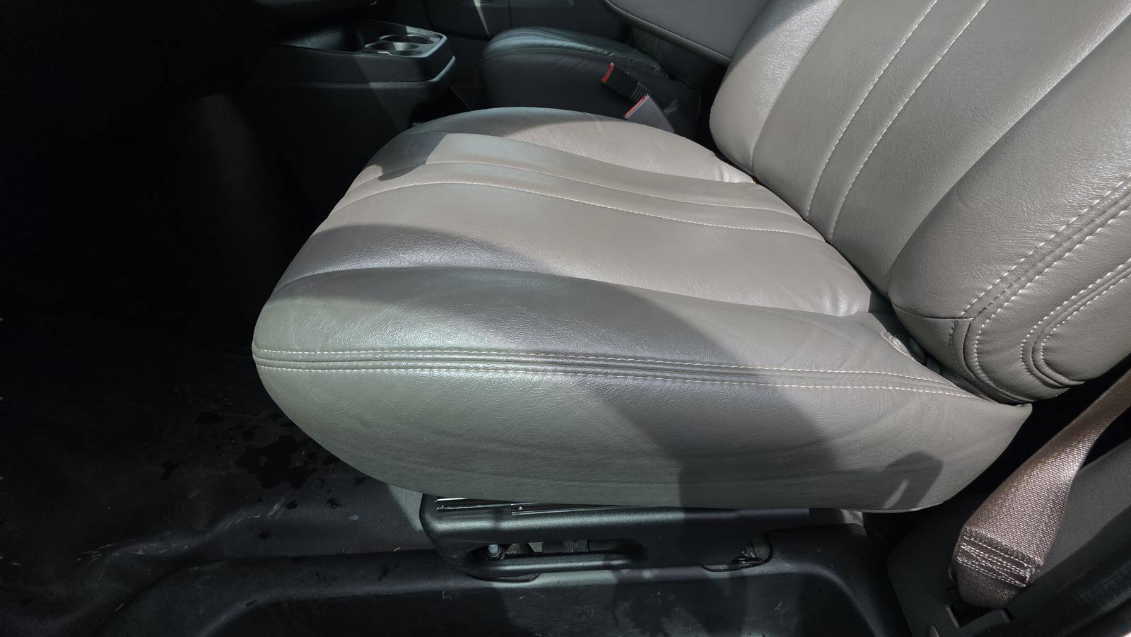 Used 2020 Chevrolet Express 3500 LS RWD image 10