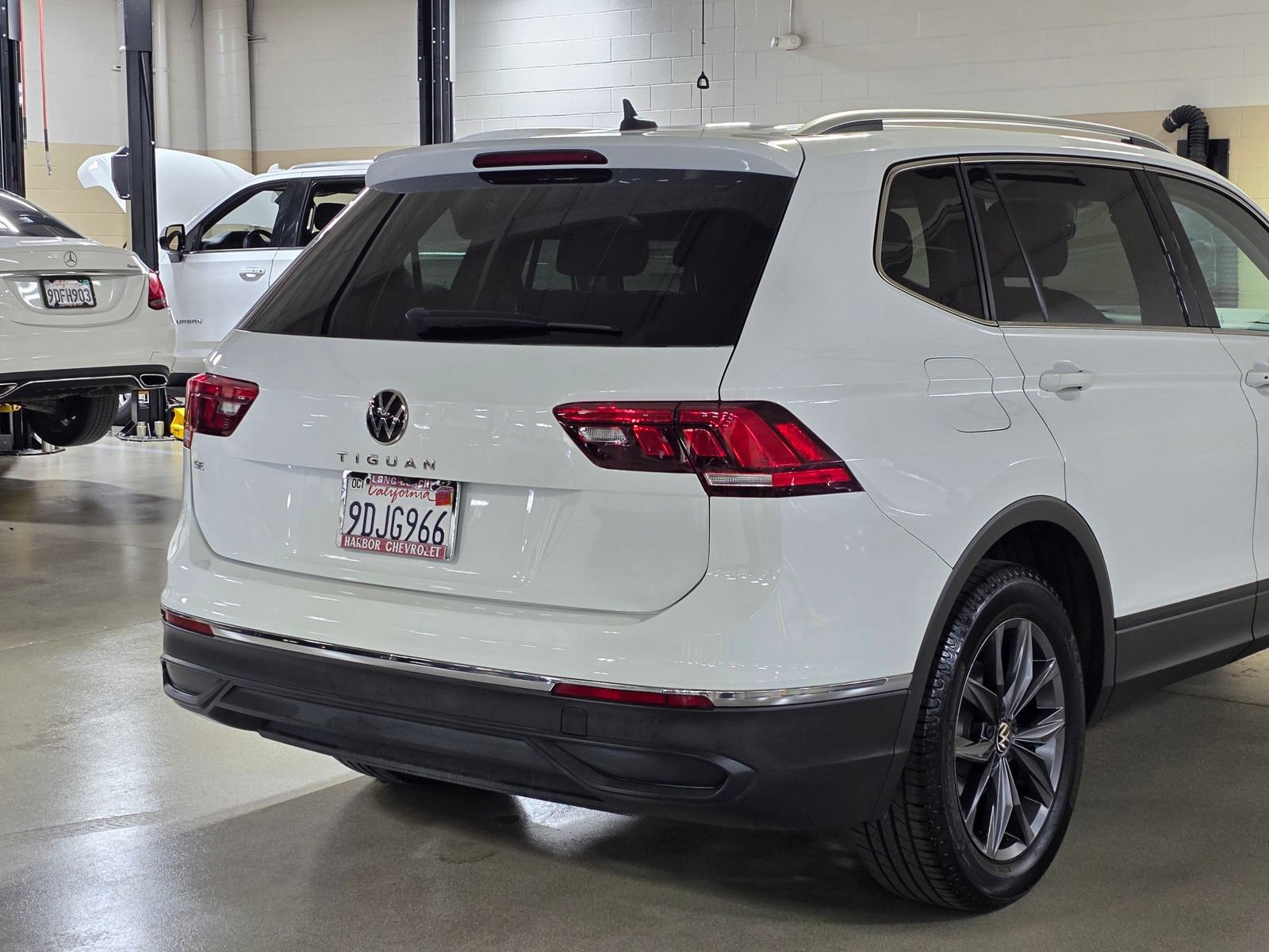 Used 2022 Volkswagen Tiguan SE FWD image 11