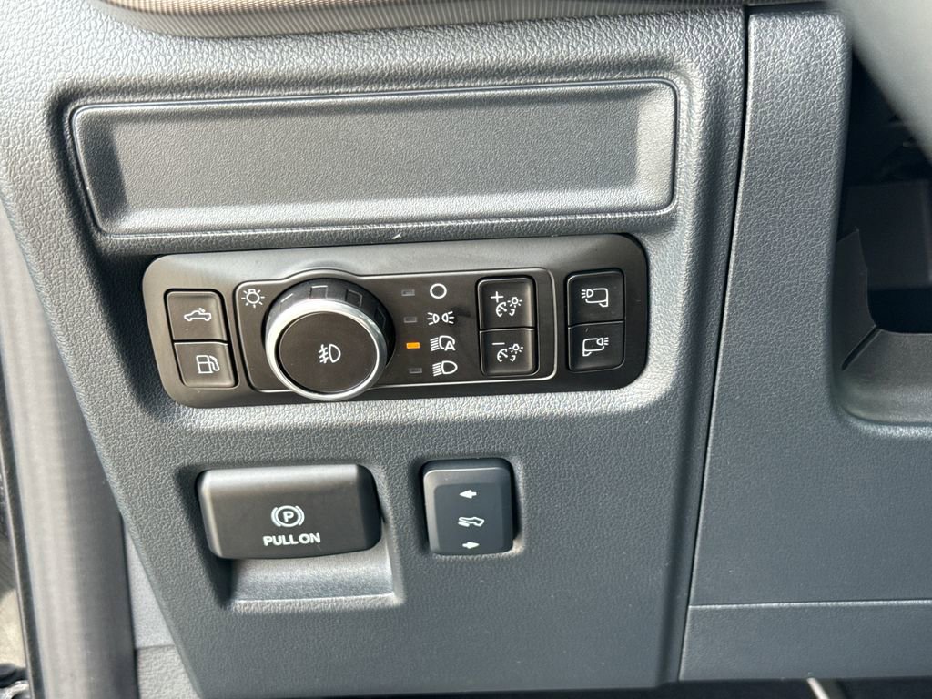 Used 2025 Ford F150 Lariat AWD/4WD image 14