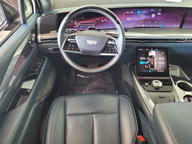 Certified 2025 Cadillac Escalade IQ Luxury 2 w/ LPO, Premium Carpet Package AWD/4WD image 16