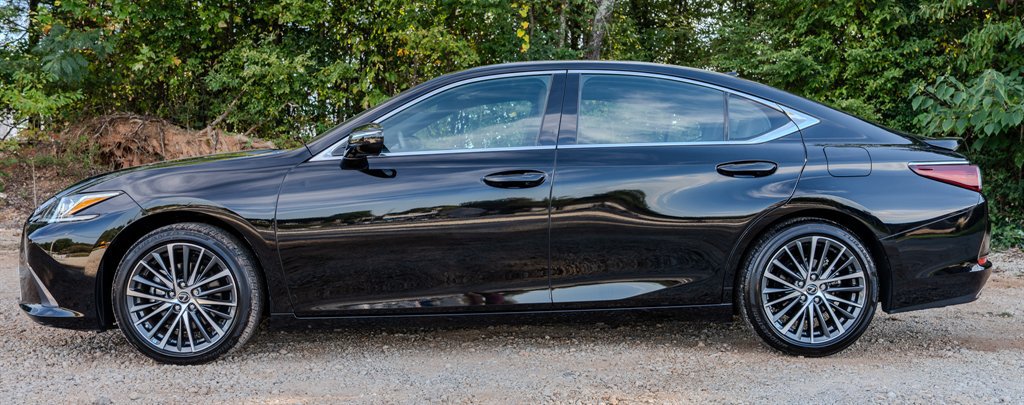Used 2023 Lexus ES 350 w/ Premium Package FWD image 2
