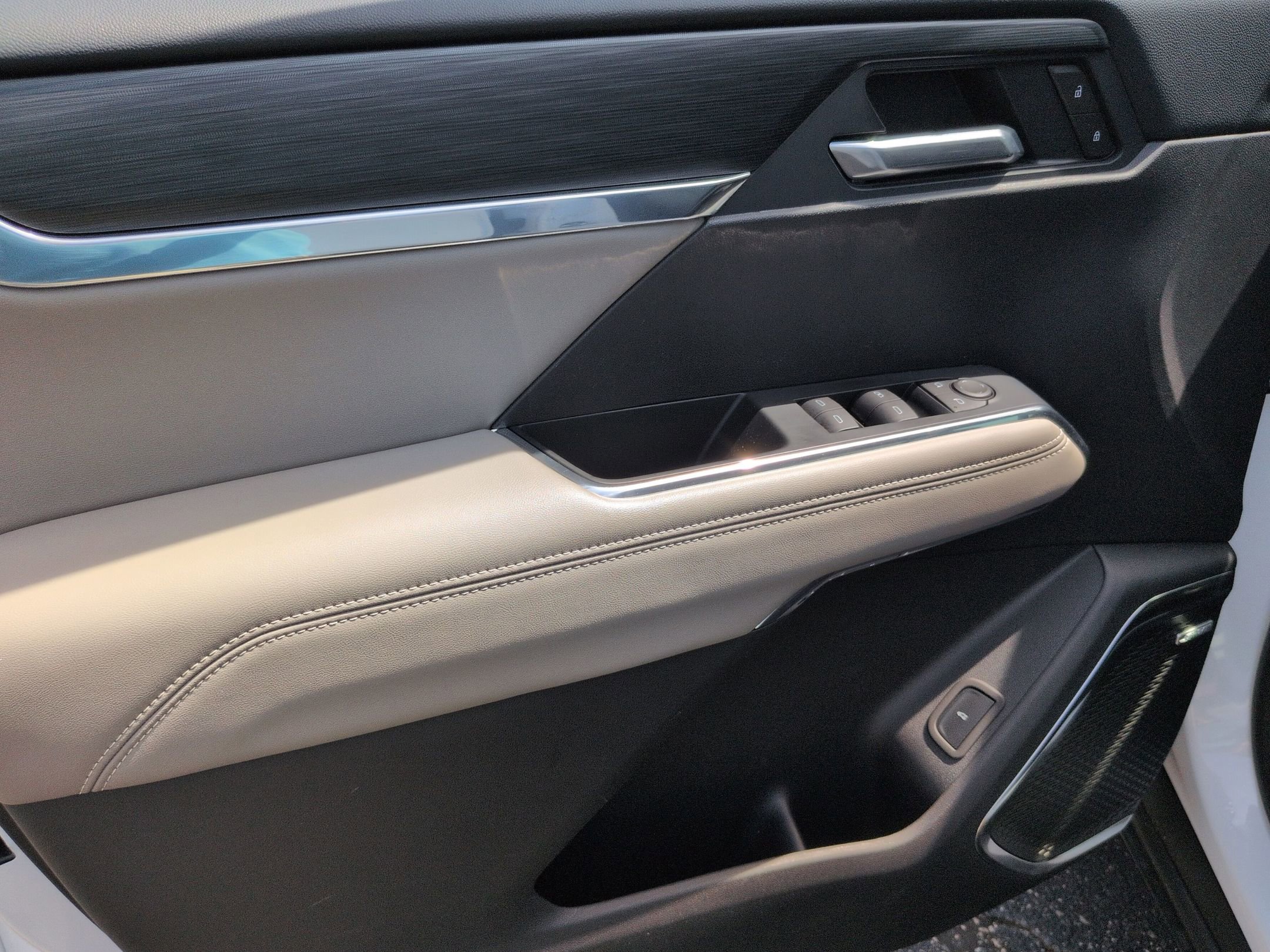 Certified 2025 GMC Acadia Elevation w/ Elevation Premium Package image 14