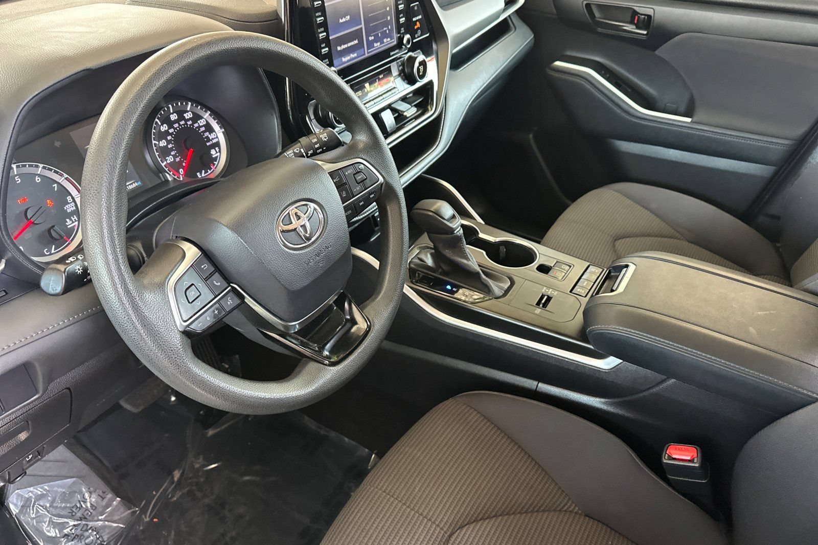 Used 2021 Toyota Highlander L FWD image 10