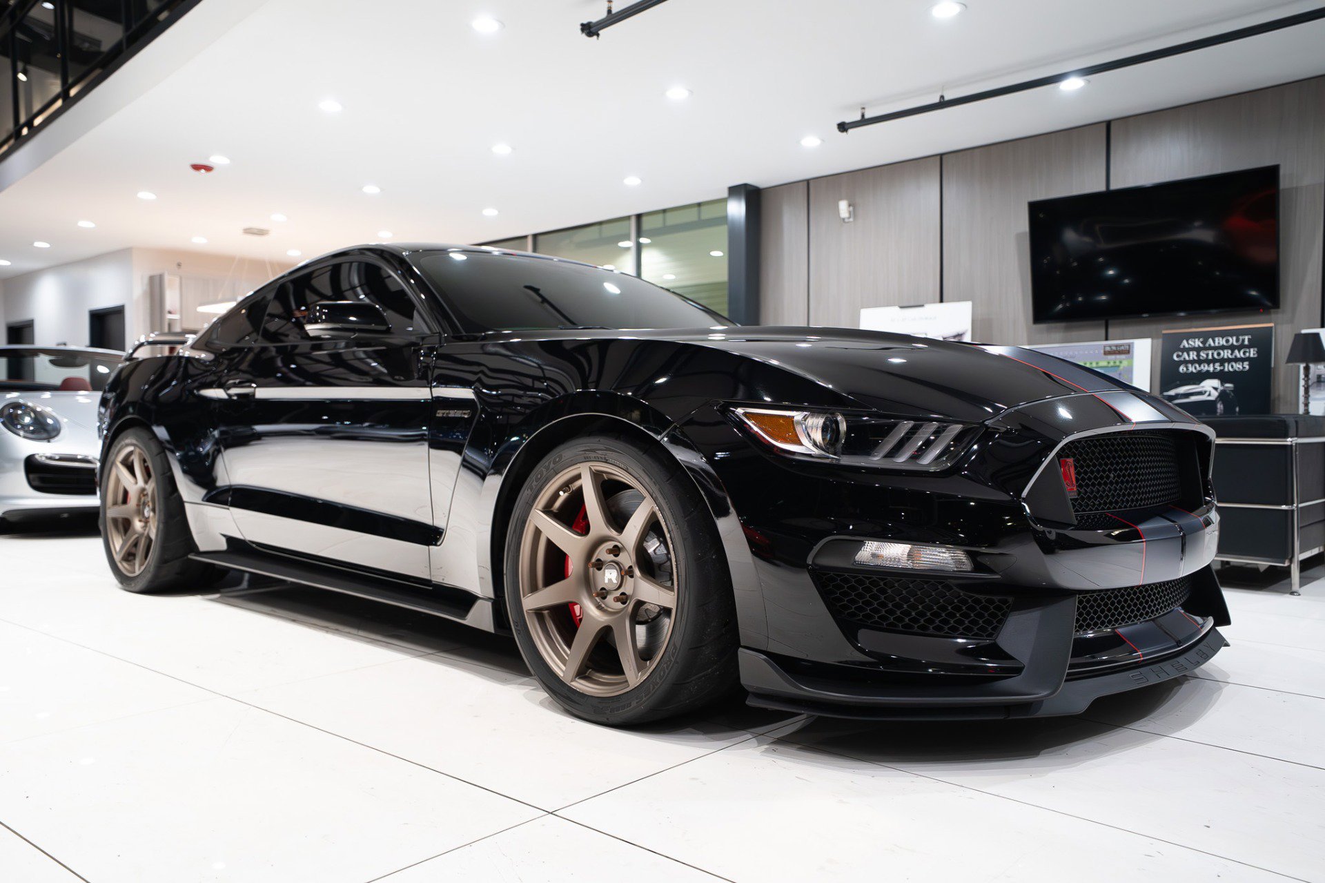 Used 2019 Ford Mustang Shelby GT350R w/ GT350R Equipment Group 920A RWD image 27