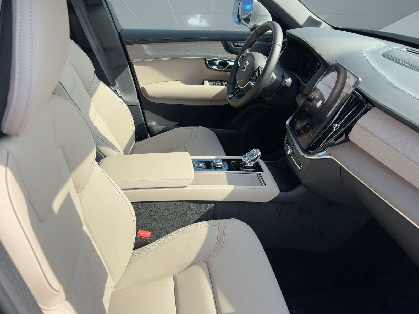 New 2026 Volvo XC90 B6 Plus w/ Protection Package Premier image 30