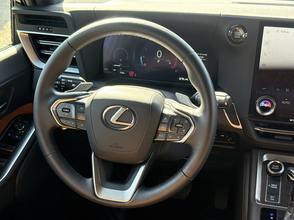 Used 2025 Lexus GX 550 w/ Accessory Package (2T) AWD/4WD image 13