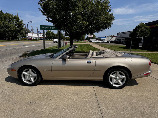 Used 1998 Jaguar XK8 Convertible image 8