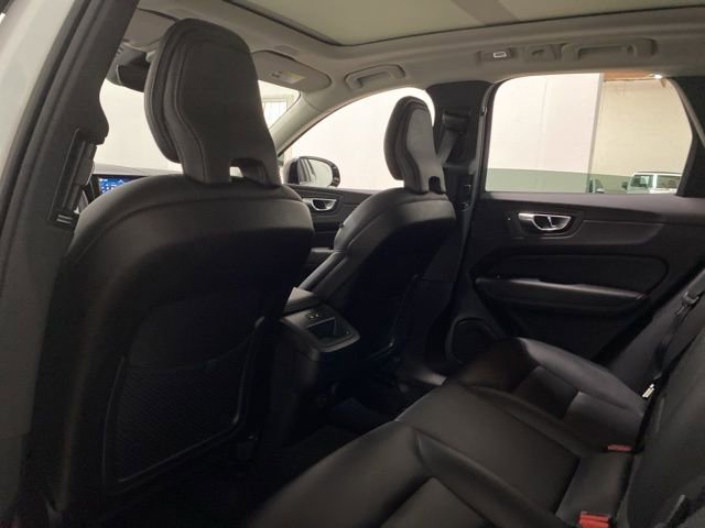 Used 2025 Volvo XC60 B5 Core image 19