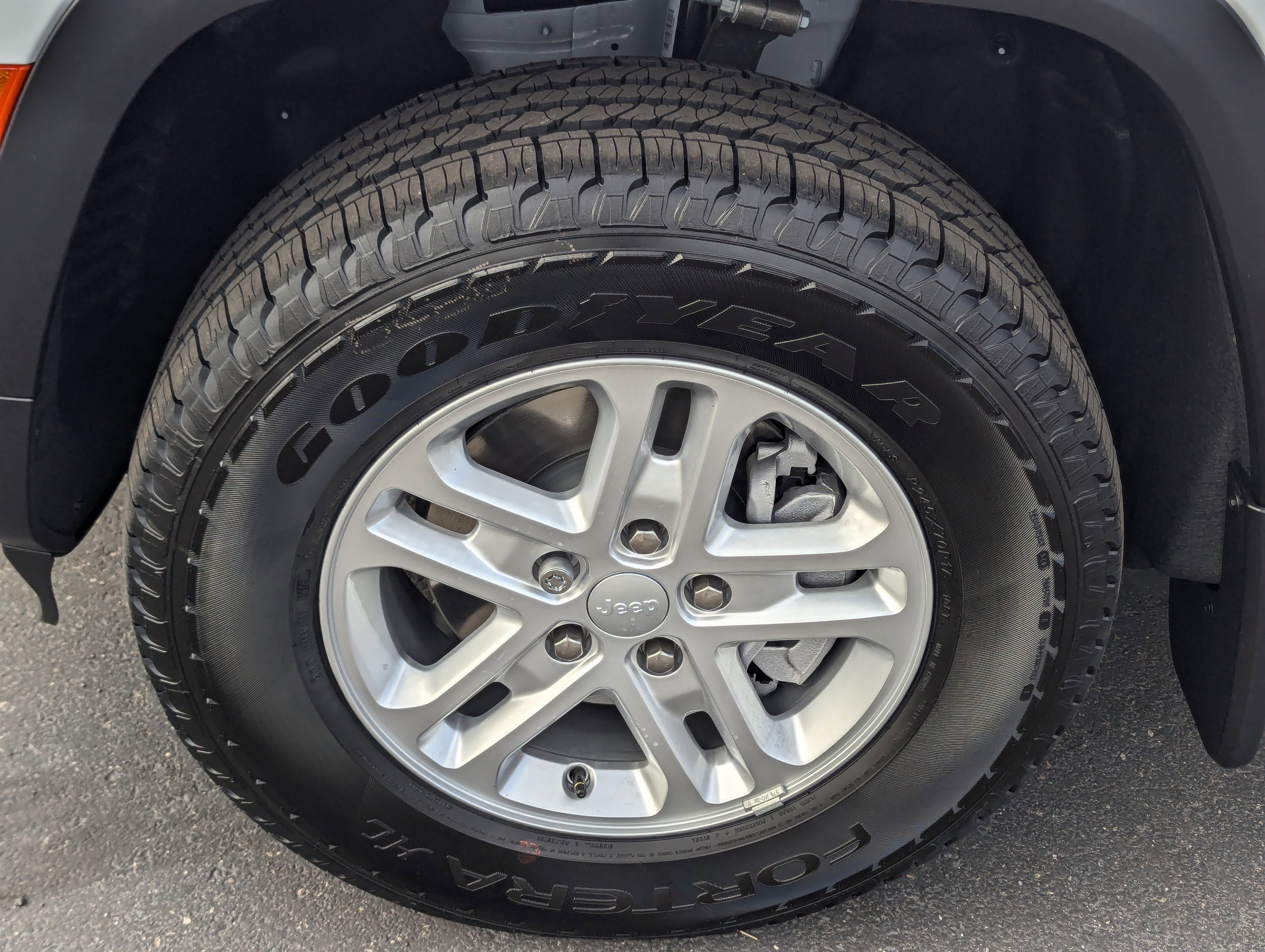 New 2025 Jeep Grand Cherokee Laredo image 7