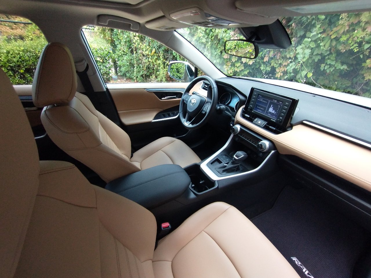 Used 2022 Toyota RAV4 XLE Premium image 43