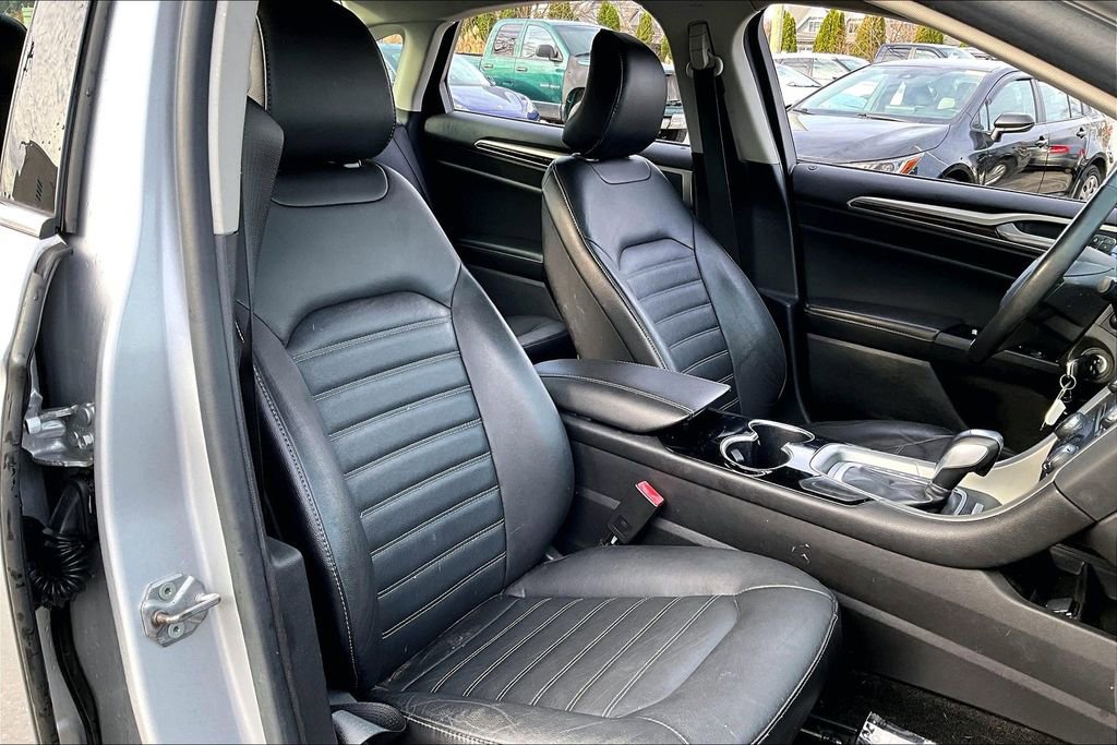 Used 2015 Ford Fusion SE w/ Equipment Group 202A image 27