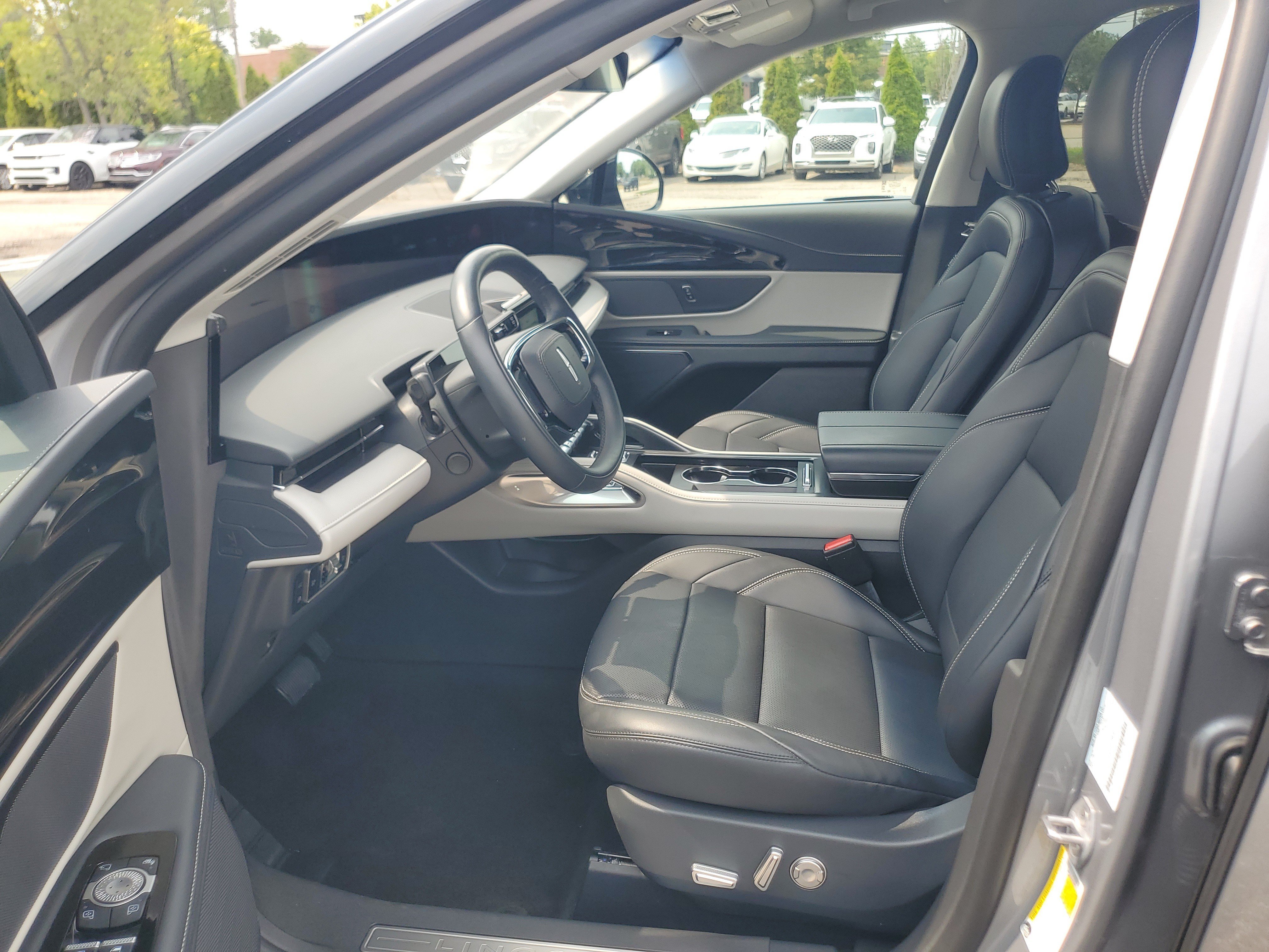 Certified 2024 Lincoln Nautilus Premier AWD/4WD image 12