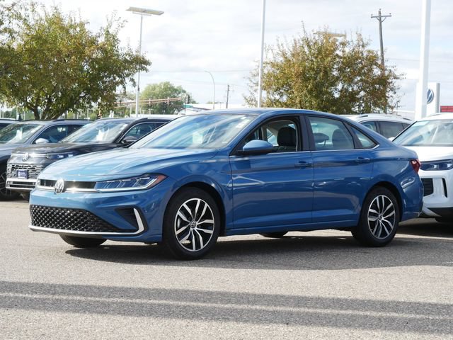 Certified 2025 Volkswagen Jetta SE FWD image 3
