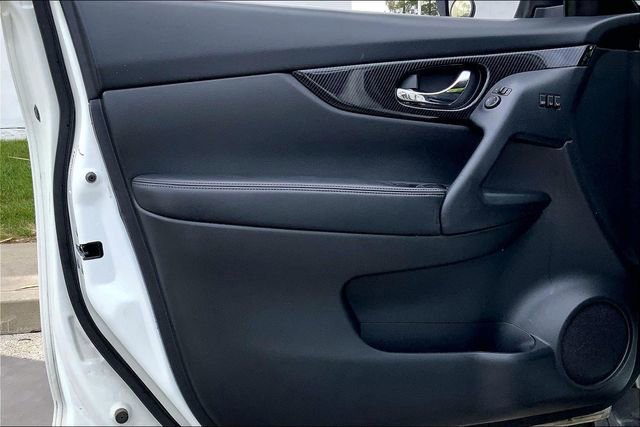 Used 2019 Nissan Rogue SL AWD/4WD image 22