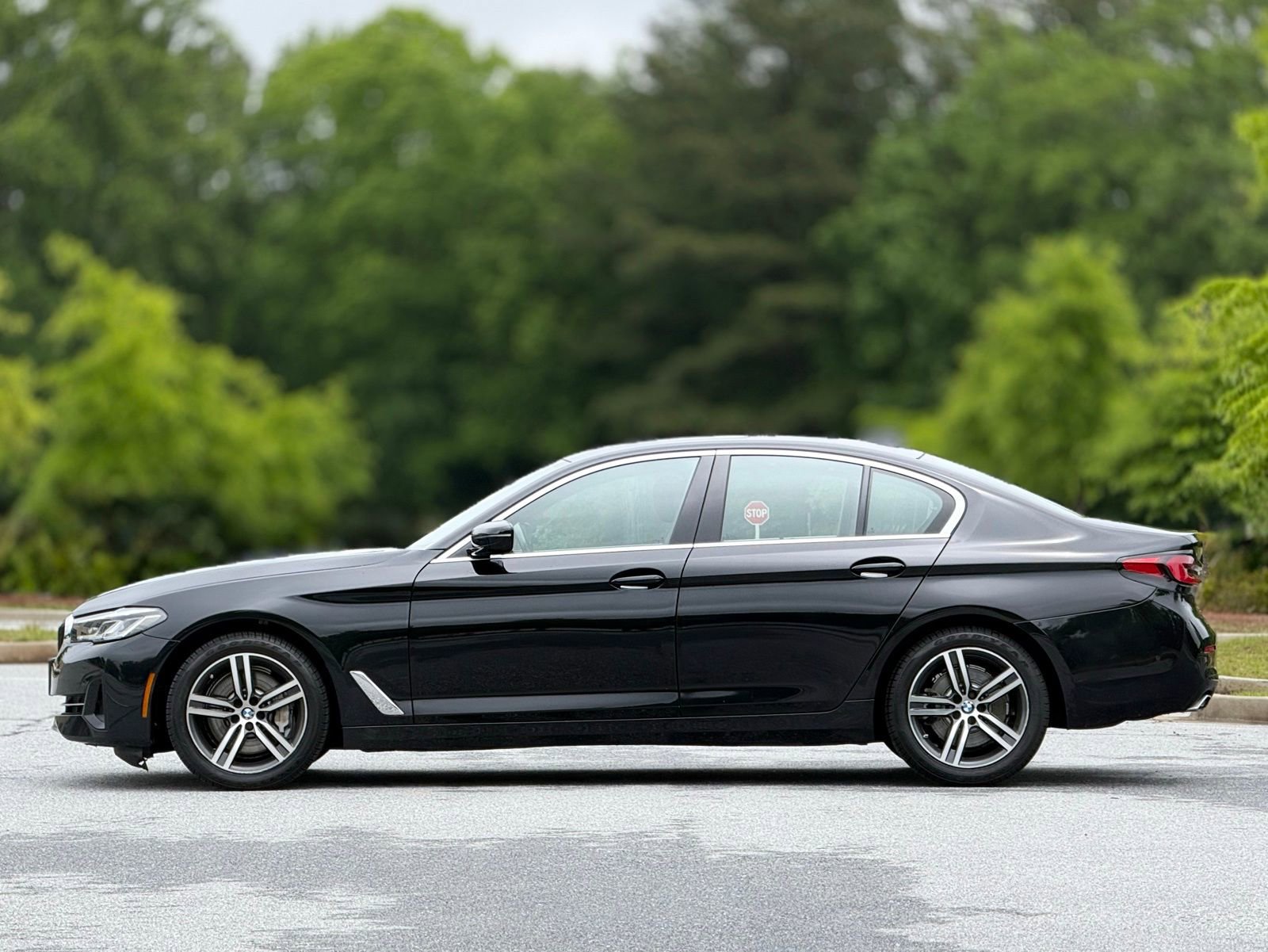 Used 2022 BMW 530i w/ M Sport Package RWD image 9