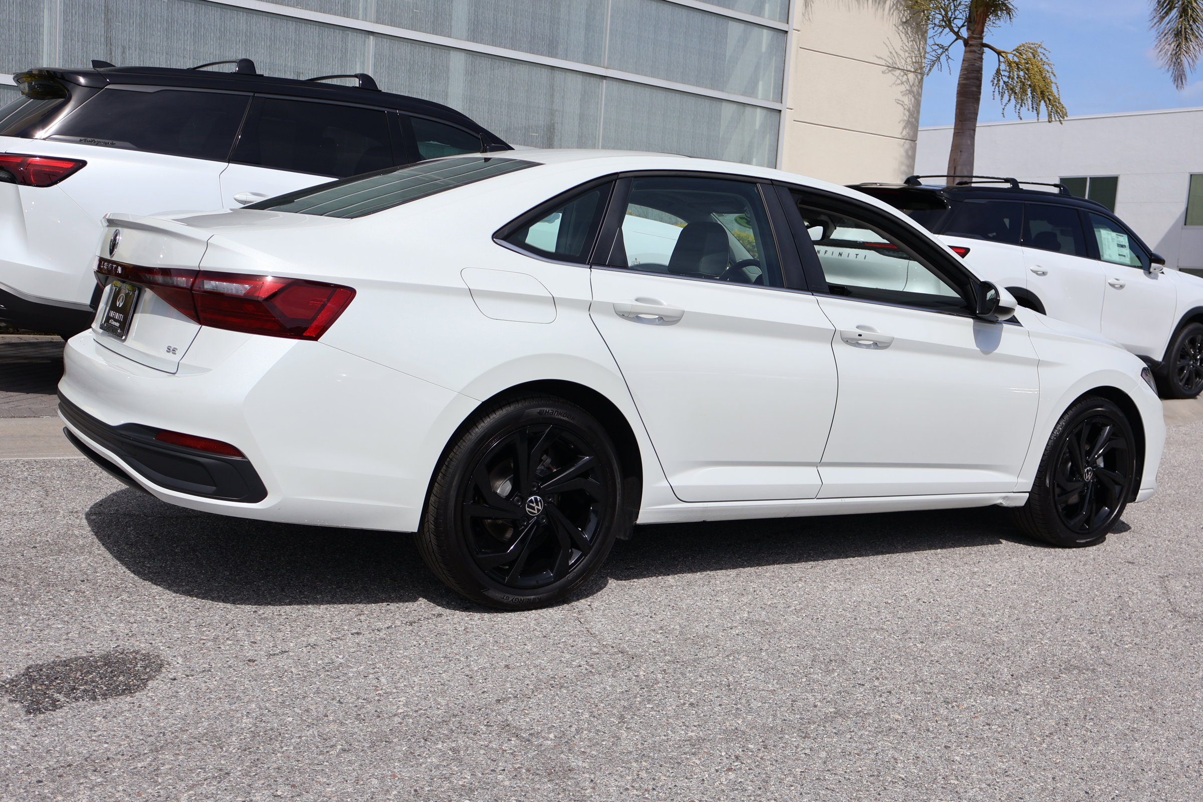 Used 2025 Volkswagen Jetta SE w/ Sunroof Package image 9