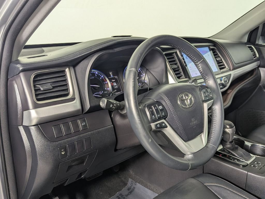 Used 2016 Toyota Highlander XLE FWD image 11