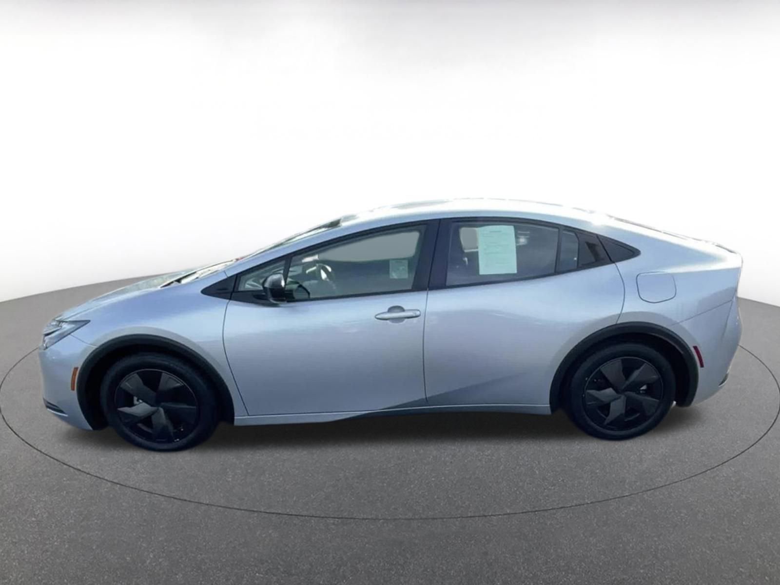 Used 2025 Toyota Prius LE image 9