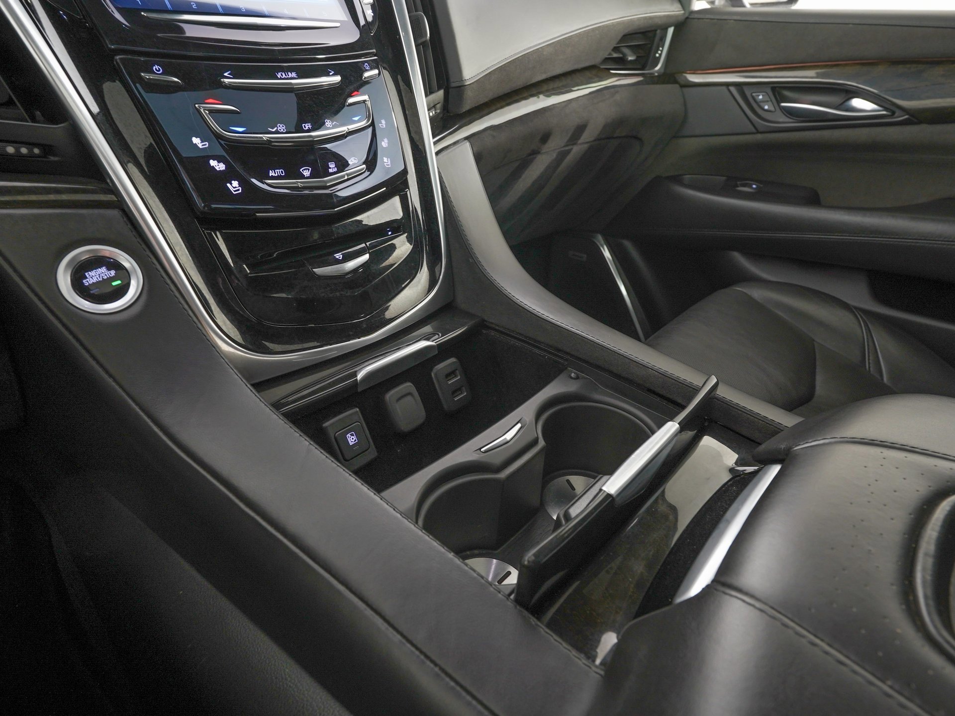 Used 2020 Cadillac Escalade ESV Platinum image 25